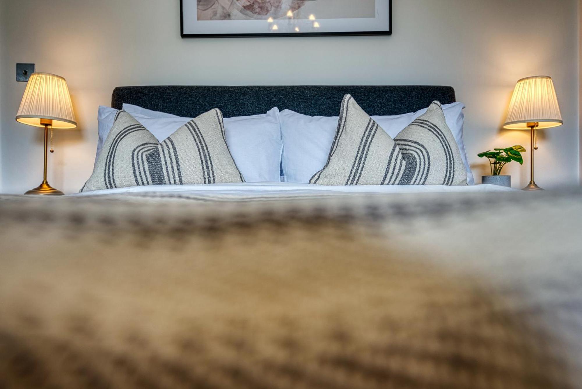 2 Bed Stunning Chic Modern Spacious Apt, Ocean Village, Southampton - Plenty Of Parking - By Blue Puffin Stays Bagian luar foto
