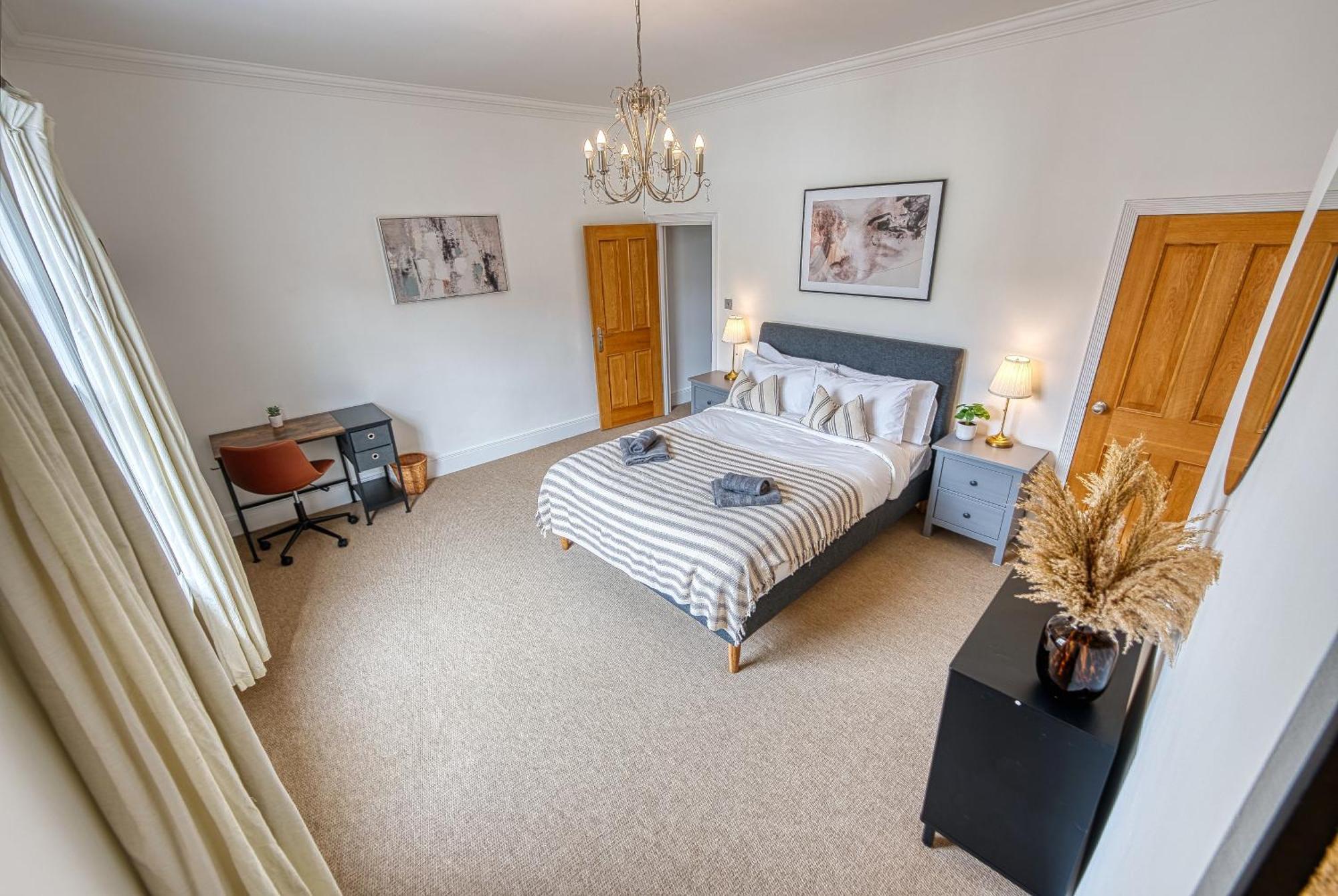 2 Bed Stunning Chic Modern Spacious Apt, Ocean Village, Southampton - Plenty Of Parking - By Blue Puffin Stays Bagian luar foto