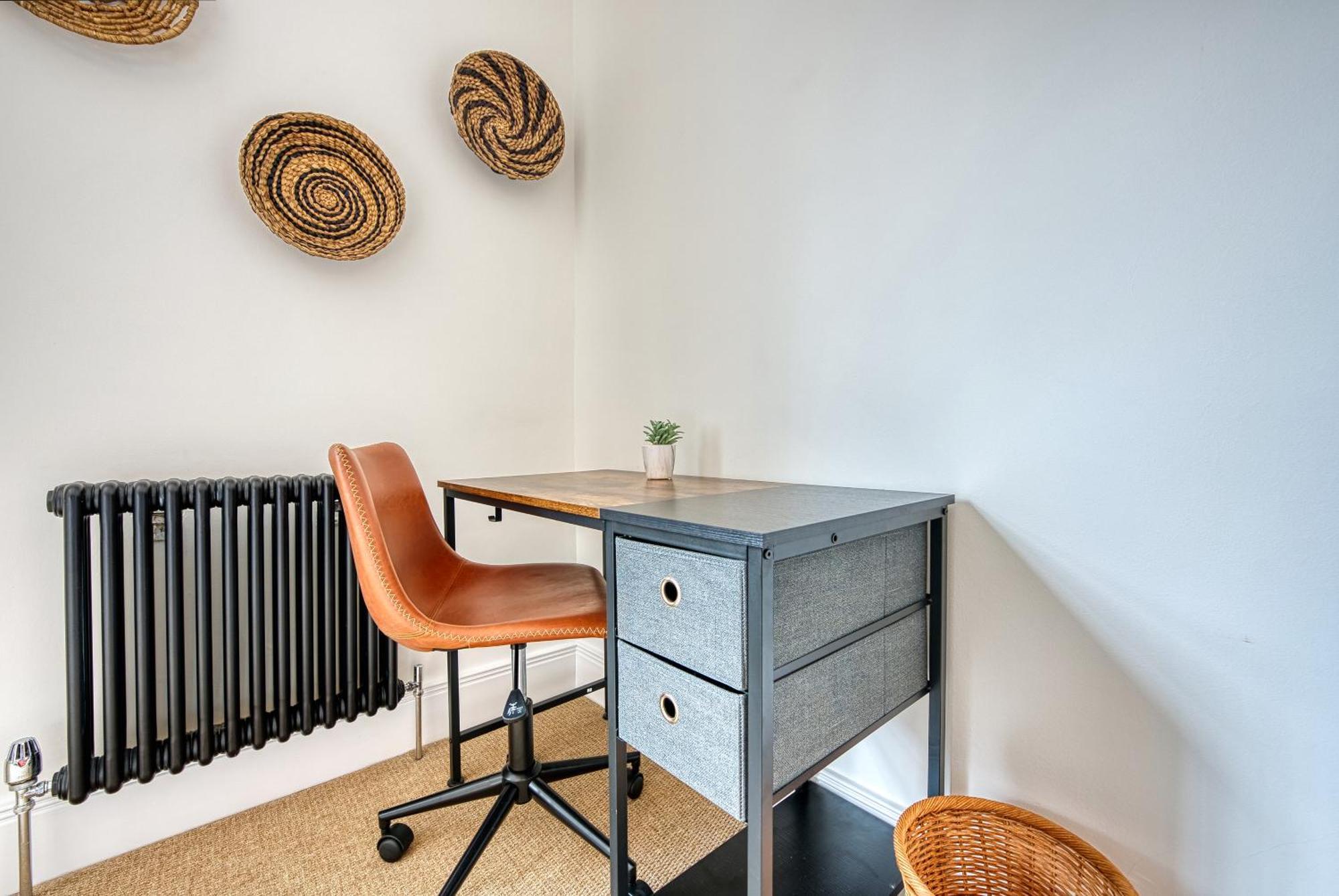 2 Bed Stunning Chic Modern Spacious Apt, Ocean Village, Southampton - Plenty Of Parking - By Blue Puffin Stays Bagian luar foto
