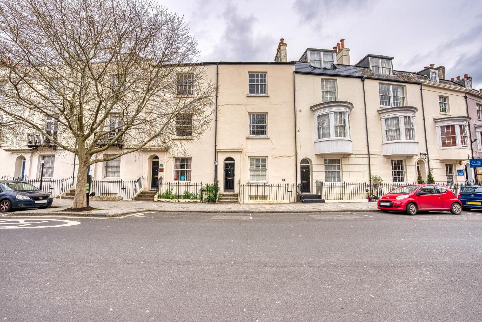 2 Bed Stunning Chic Modern Spacious Apt, Ocean Village, Southampton - Plenty Of Parking - By Blue Puffin Stays Bagian luar foto