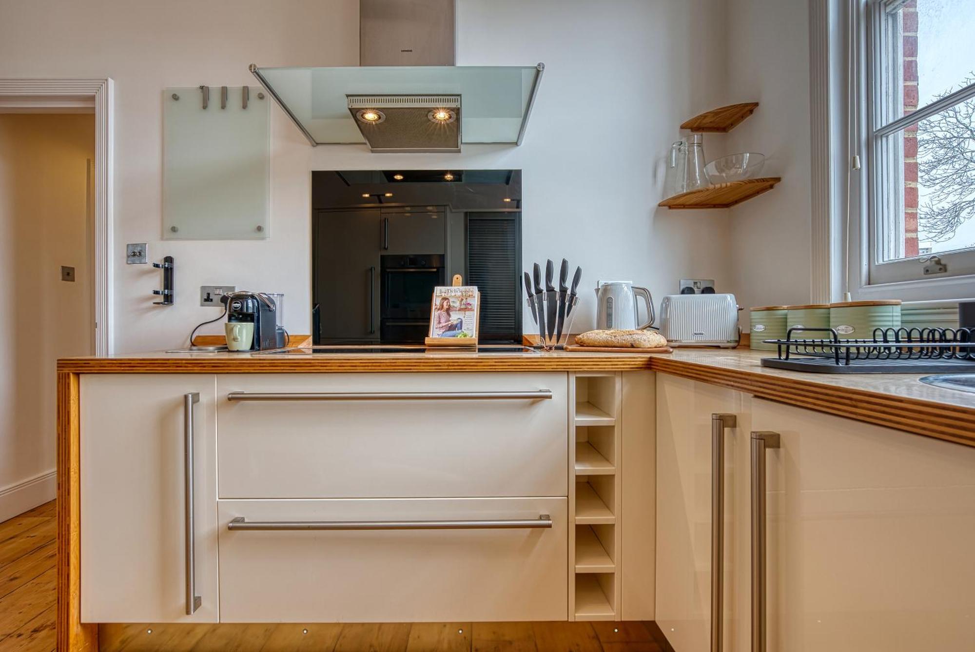 2 Bed Stunning Chic Modern Spacious Apt, Ocean Village, Southampton - Plenty Of Parking - By Blue Puffin Stays Bagian luar foto