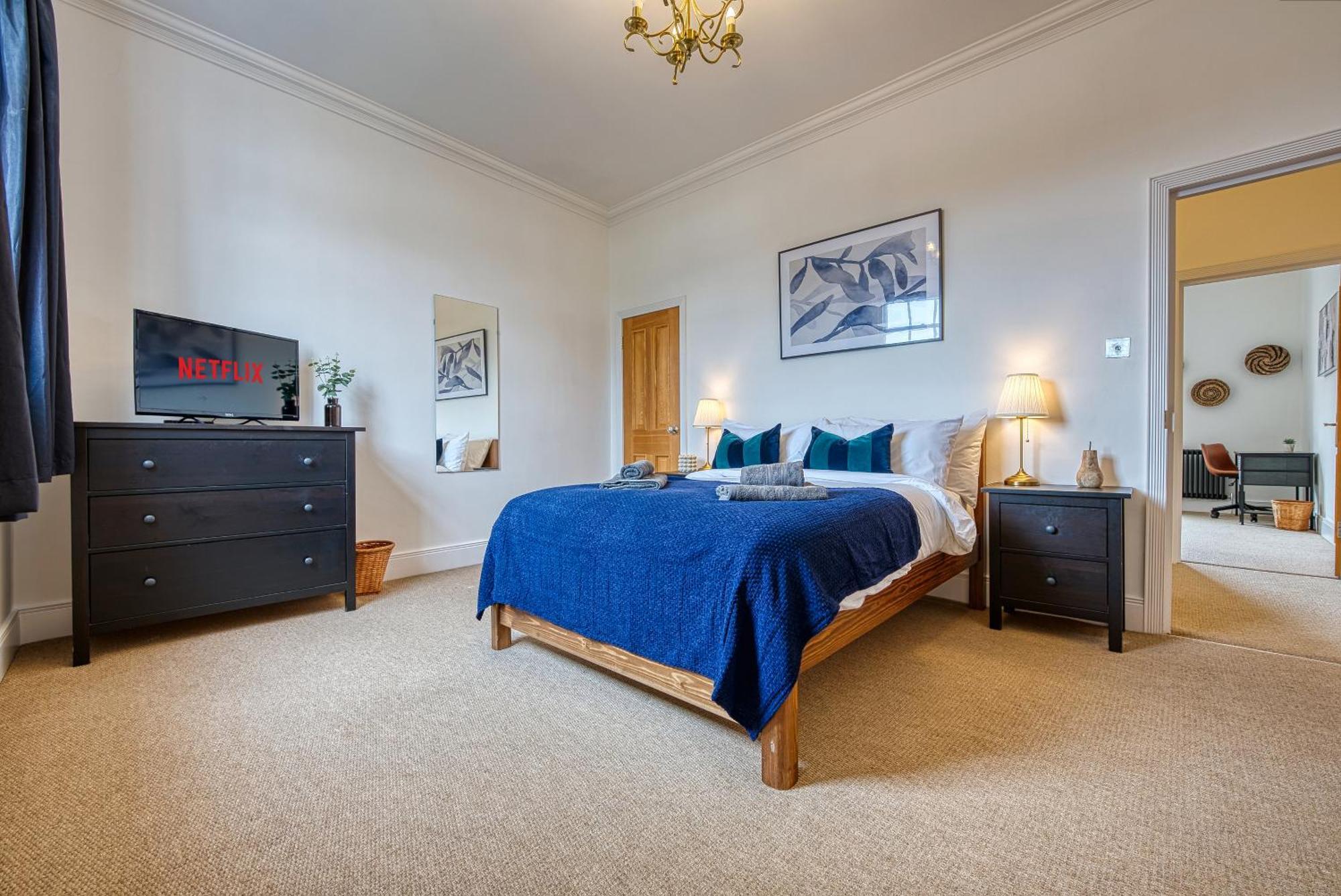 2 Bed Stunning Chic Modern Spacious Apt, Ocean Village, Southampton - Plenty Of Parking - By Blue Puffin Stays Bagian luar foto