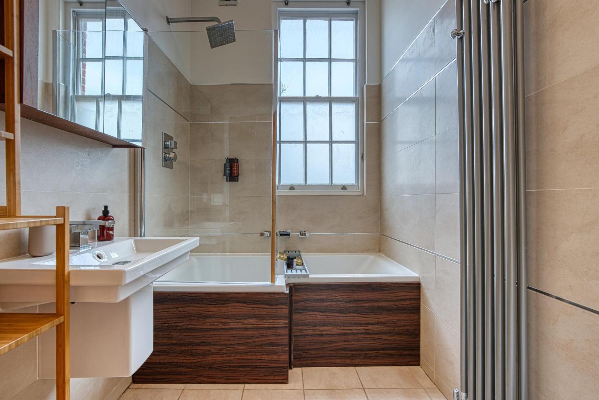 2 Bed Stunning Chic Modern Spacious Apt, Ocean Village, Southampton - Plenty Of Parking - By Blue Puffin Stays Bagian luar foto