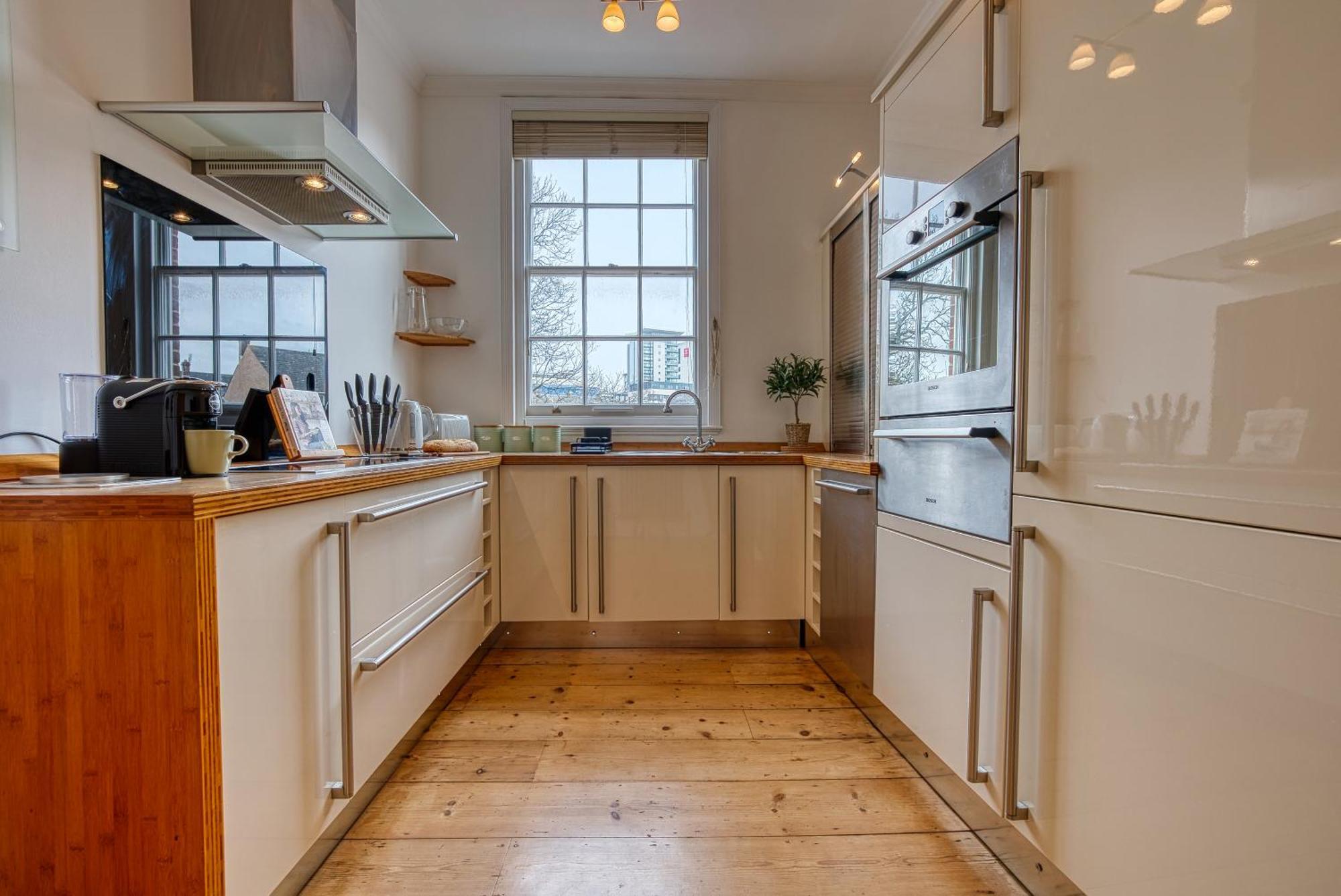 2 Bed Stunning Chic Modern Spacious Apt, Ocean Village, Southampton - Plenty Of Parking - By Blue Puffin Stays Bagian luar foto