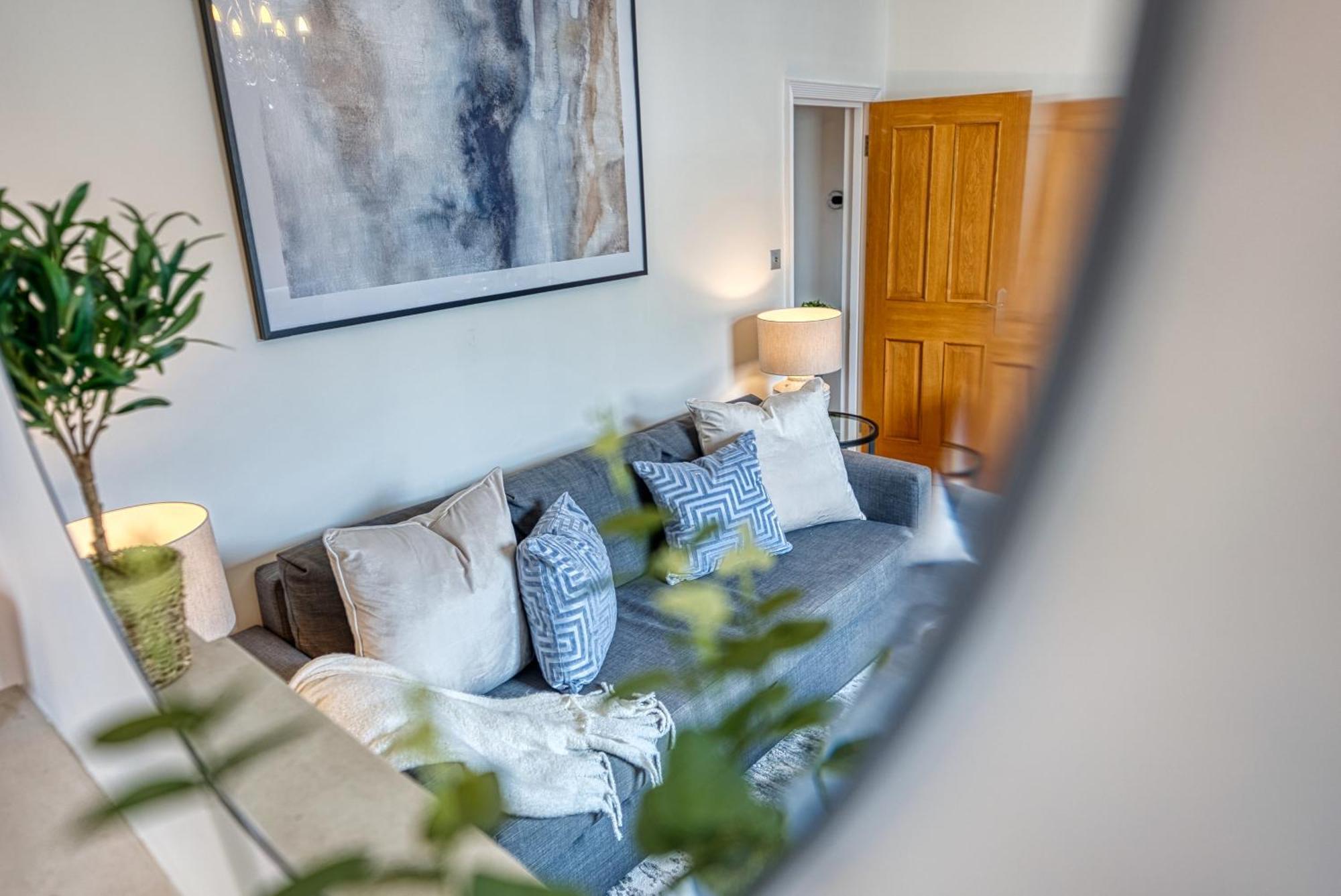 2 Bed Stunning Chic Modern Spacious Apt, Ocean Village, Southampton - Plenty Of Parking - By Blue Puffin Stays Bagian luar foto