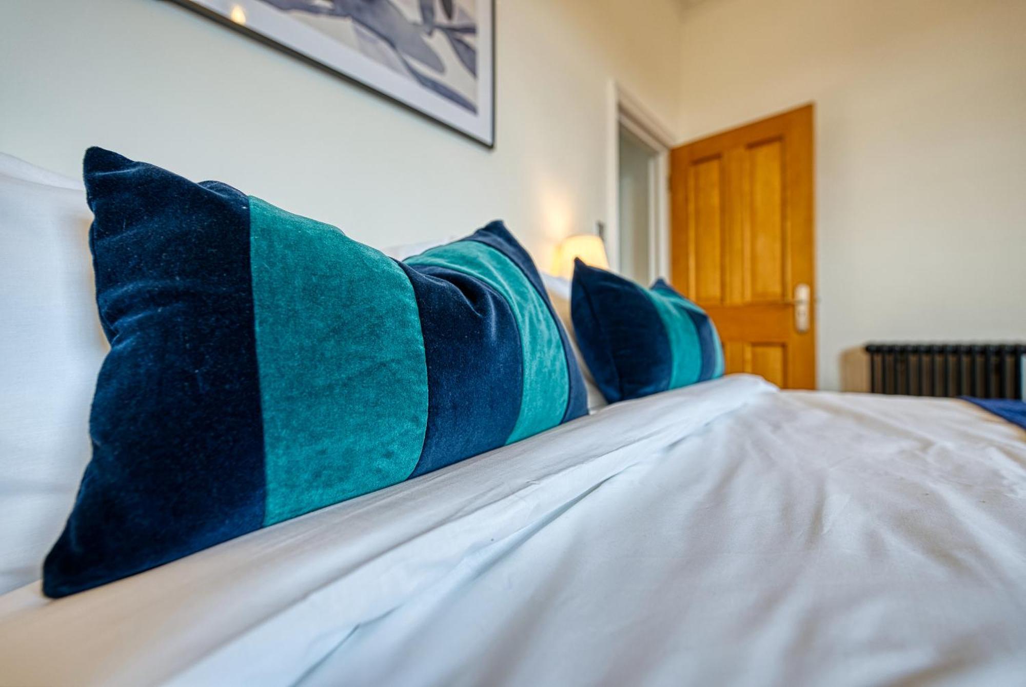 2 Bed Stunning Chic Modern Spacious Apt, Ocean Village, Southampton - Plenty Of Parking - By Blue Puffin Stays Bagian luar foto