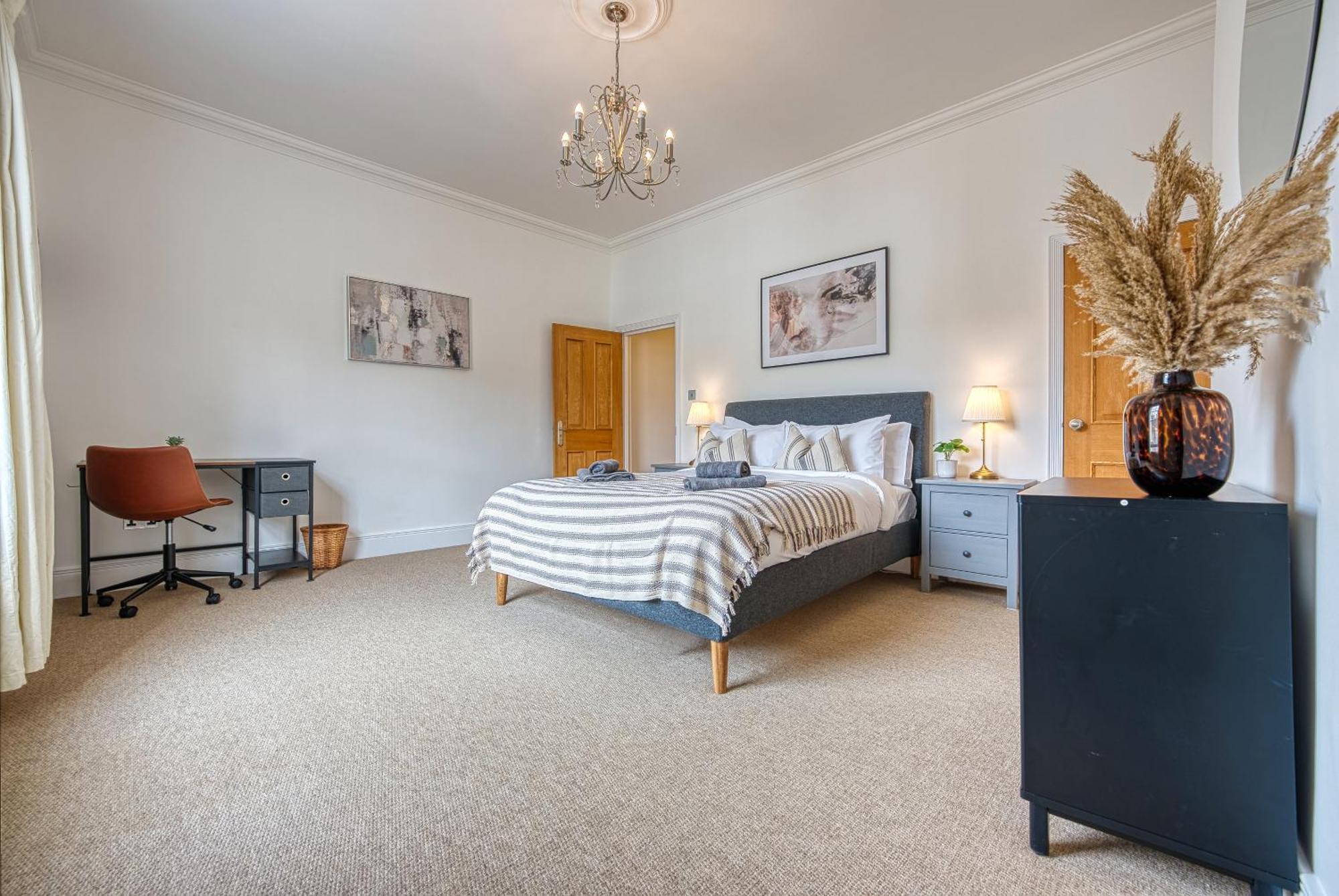 2 Bed Stunning Chic Modern Spacious Apt, Ocean Village, Southampton - Plenty Of Parking - By Blue Puffin Stays Bagian luar foto