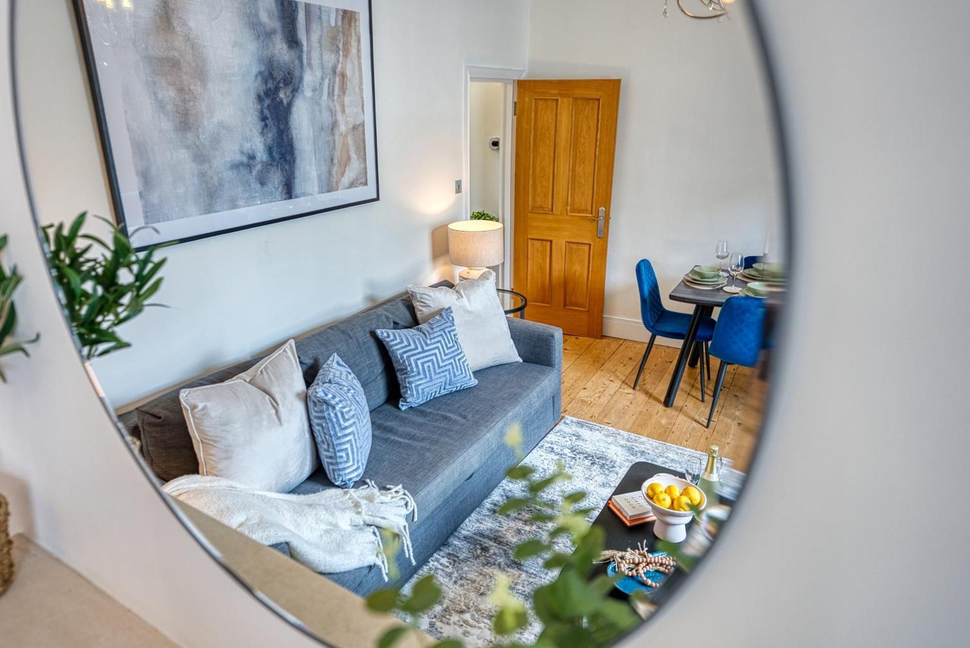 2 Bed Stunning Chic Modern Spacious Apt, Ocean Village, Southampton - Plenty Of Parking - By Blue Puffin Stays Bagian luar foto
