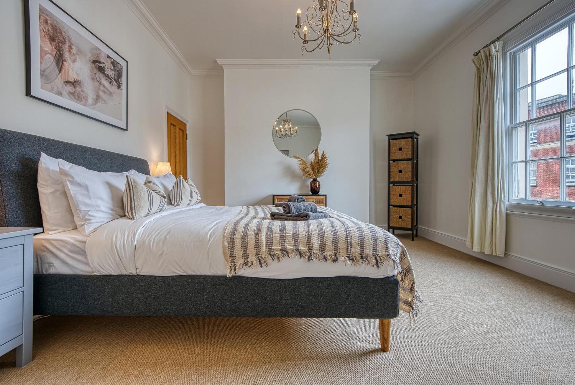 2 Bed Stunning Chic Modern Spacious Apt, Ocean Village, Southampton - Plenty Of Parking - By Blue Puffin Stays Bagian luar foto