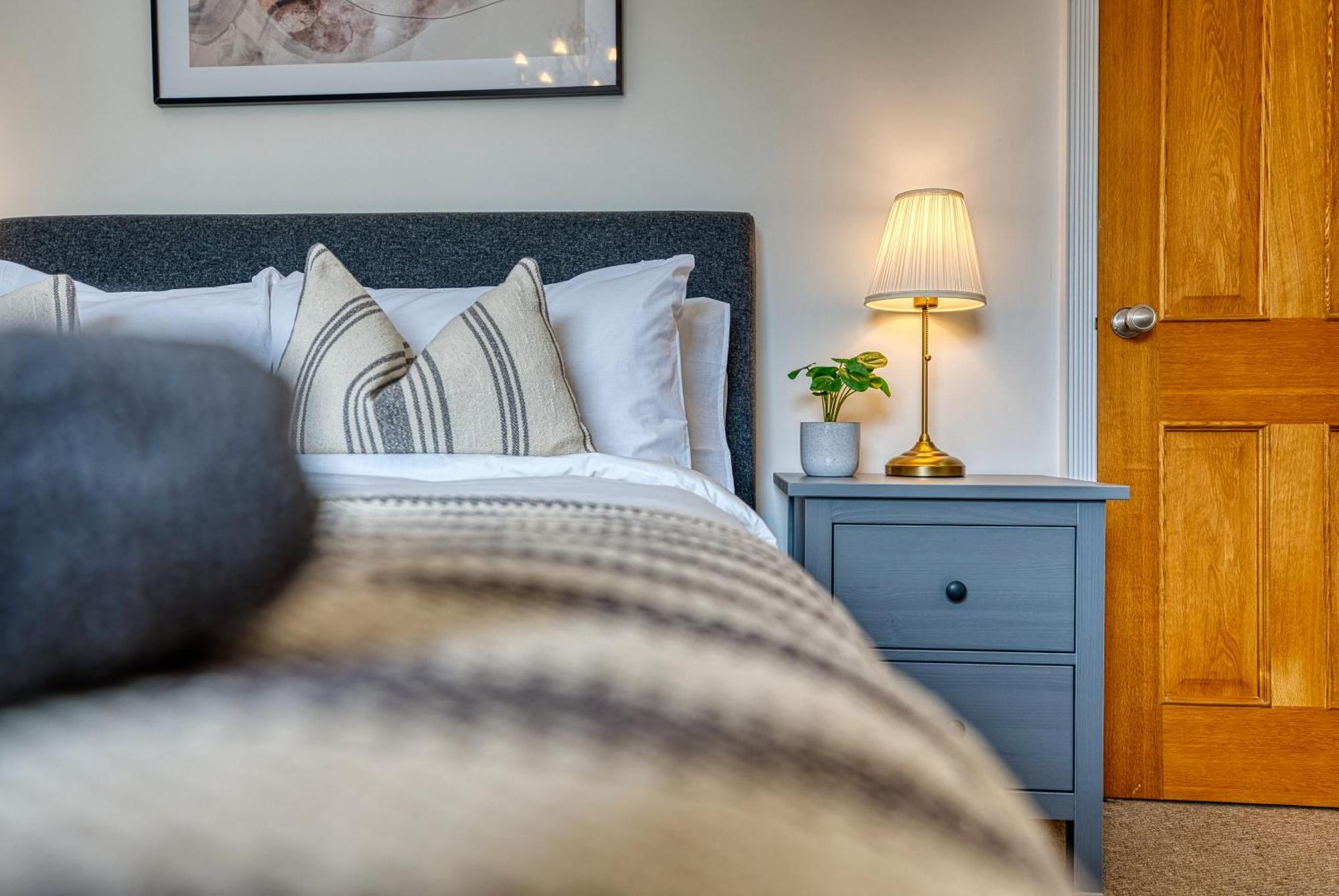 2 Bed Stunning Chic Modern Spacious Apt, Ocean Village, Southampton - Plenty Of Parking - By Blue Puffin Stays Bagian luar foto