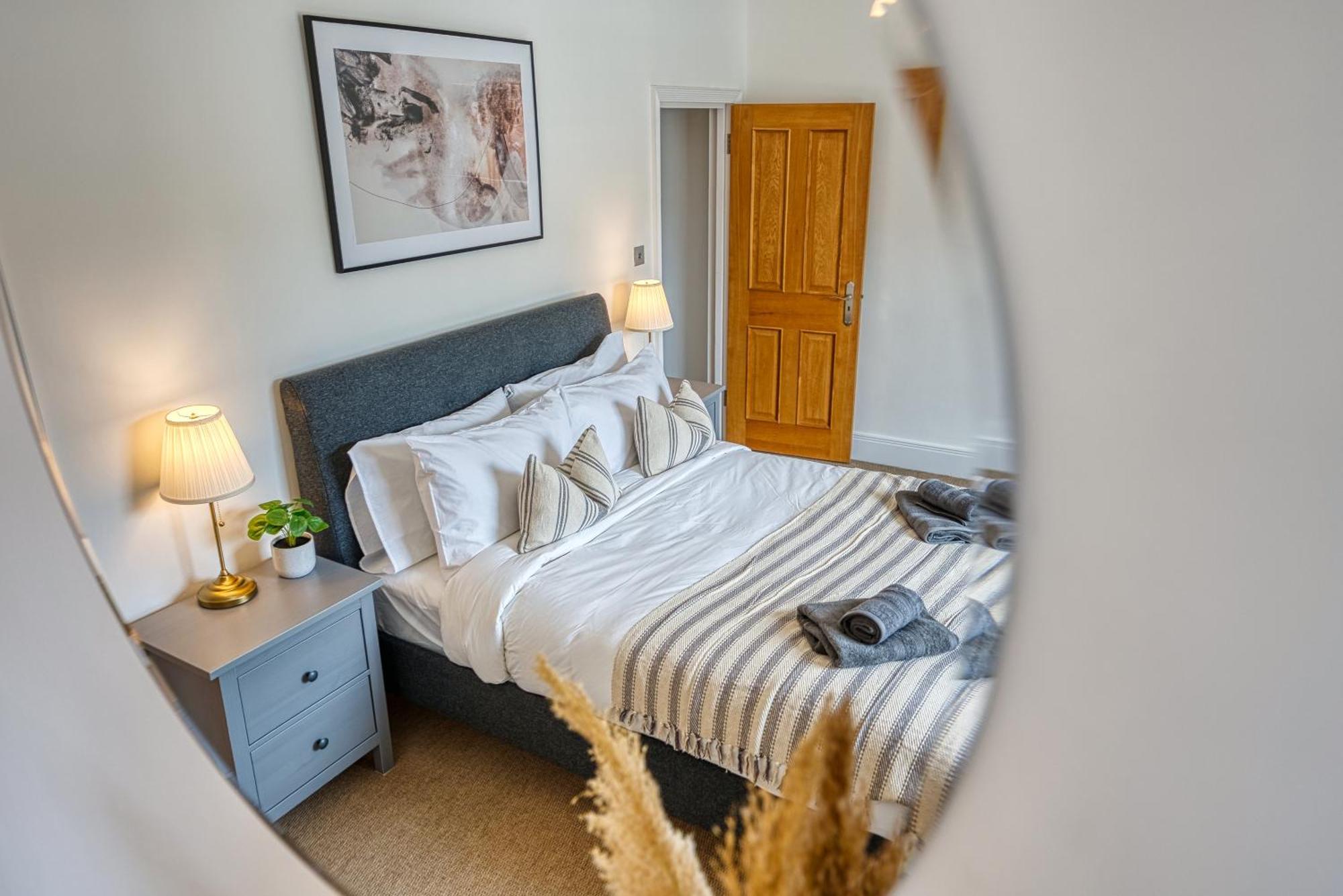 2 Bed Stunning Chic Modern Spacious Apt, Ocean Village, Southampton - Plenty Of Parking - By Blue Puffin Stays Bagian luar foto