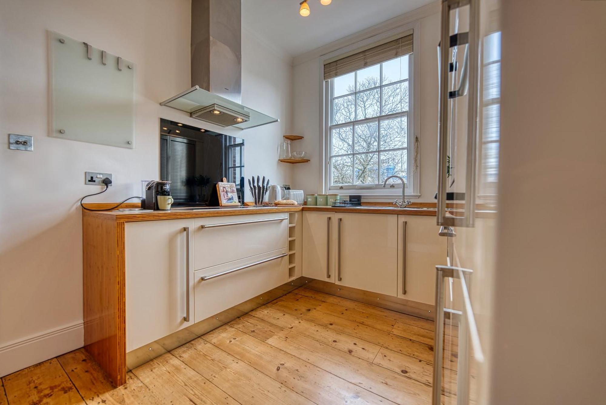 2 Bed Stunning Chic Modern Spacious Apt, Ocean Village, Southampton - Plenty Of Parking - By Blue Puffin Stays Bagian luar foto